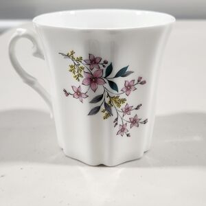 Elegant White Bone China Floral Teacup - Pink Flower Accent